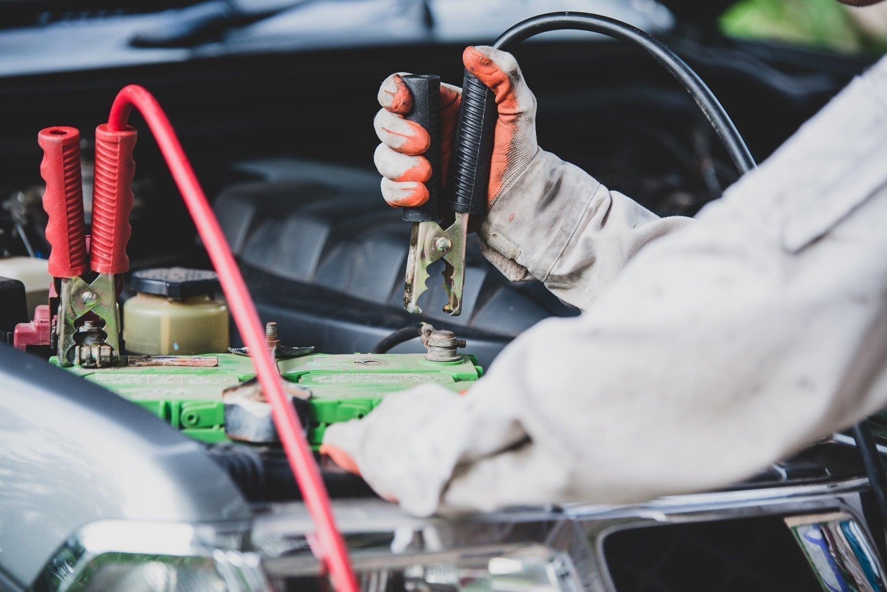 How to: Jump start a car without another car