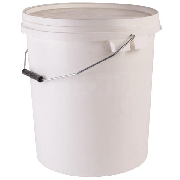 Professional car wash bucket for use in vehicle detailing and maintenance
