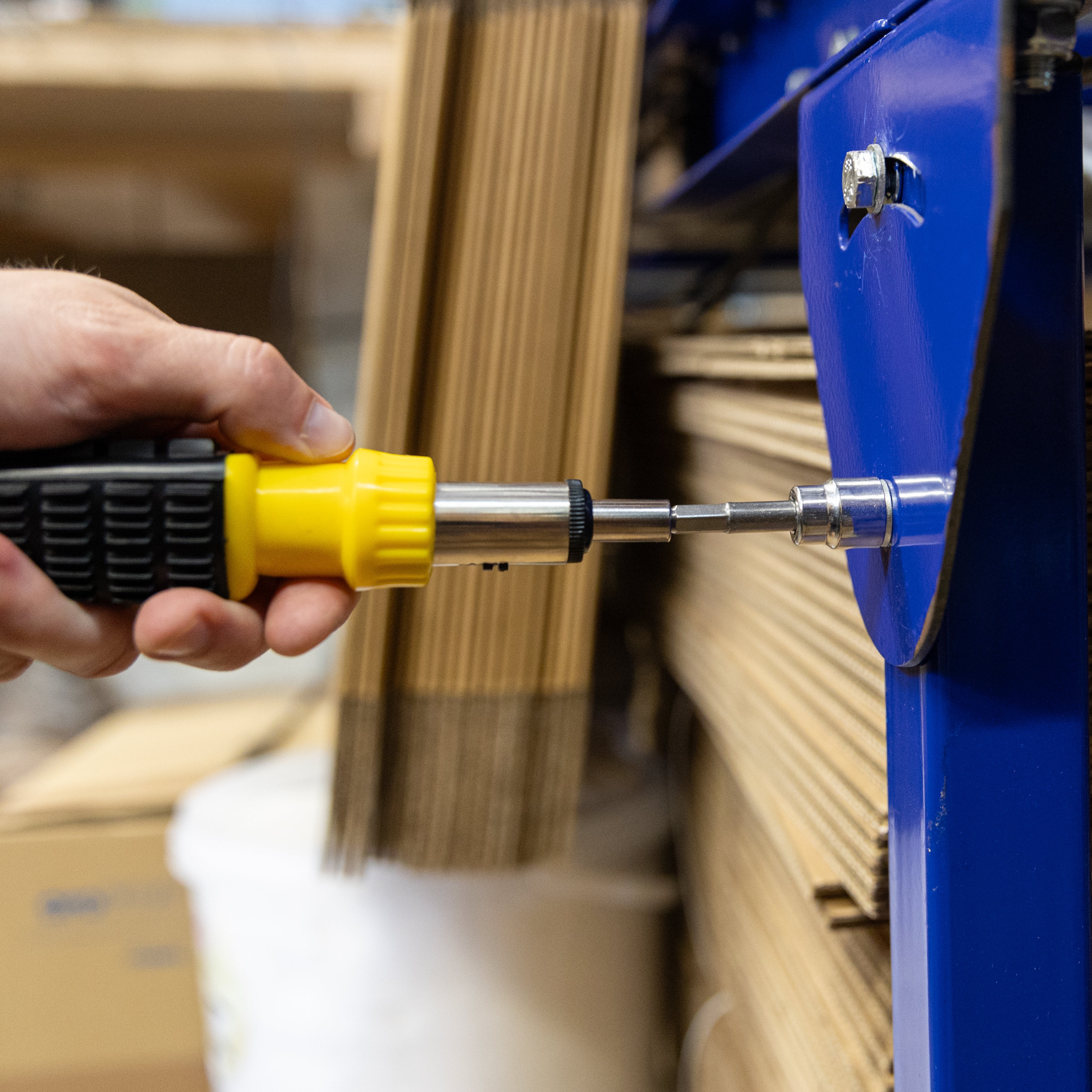 101pc Screwdriver Ratchet Driver and Socket Bit Set